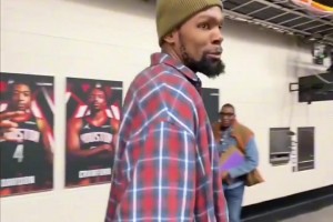 火箭队员会选择哪位队友成为自己的紧急联系人？